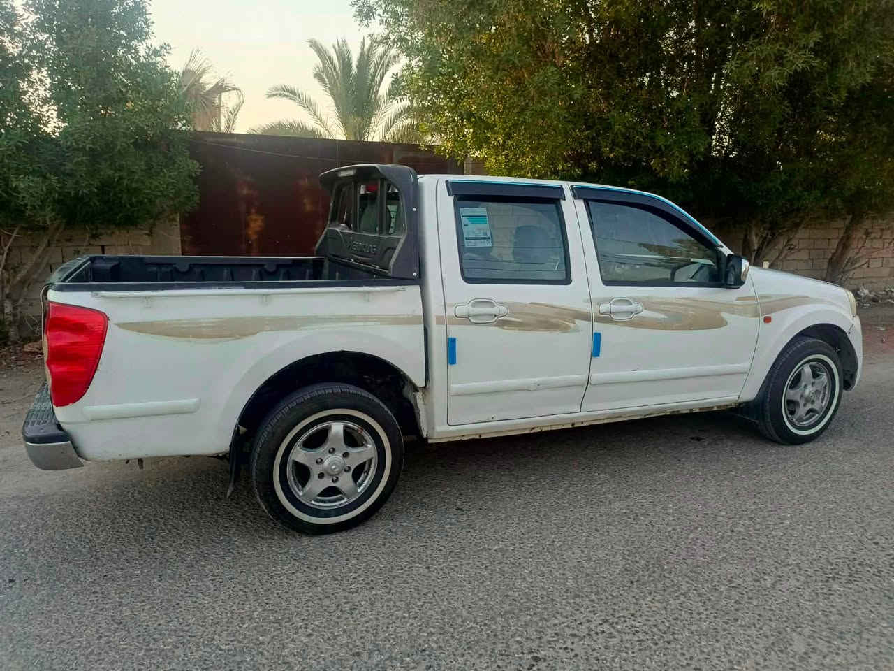 كريت ويل 2012
بأسمي مكفولة عدا الخياسات ومسويهن
تبريد شغال
تخم تاير جديد ابو السيفين
وسعرها 60 وبيها مجال

***********
