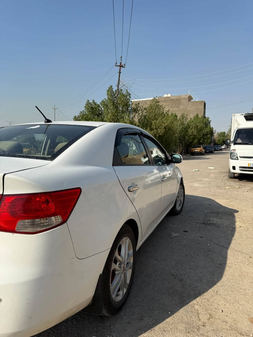 السلام عليكم ورحمه الله
من رخصه الادمن المحترم

للبيع فقط كيا سيراتو موديل ٢٠١٢

واردها خليجي

الممشى 144,000 الف فقط 

محركها : 4 سلندر 1,600 اقتصاديه وعمليه 

السيارة خير من الله صيانتها دوريه وكله محسن

اكفلك مكينه وكير وحداديه 

تبريدها ثلج والتدفئه شغال 

بيها صبغ  ٥ قطع جاملغ خلفي وباب الخلفي مال سايق وربع البنيد

سنويتها تخلص 2027 شهر ال11

عارضها ب٩٠وبيها مجال ان شاء الله 

مكاني بغداد حي البساتين /سبع ابكار

رقم التواصل :***********
