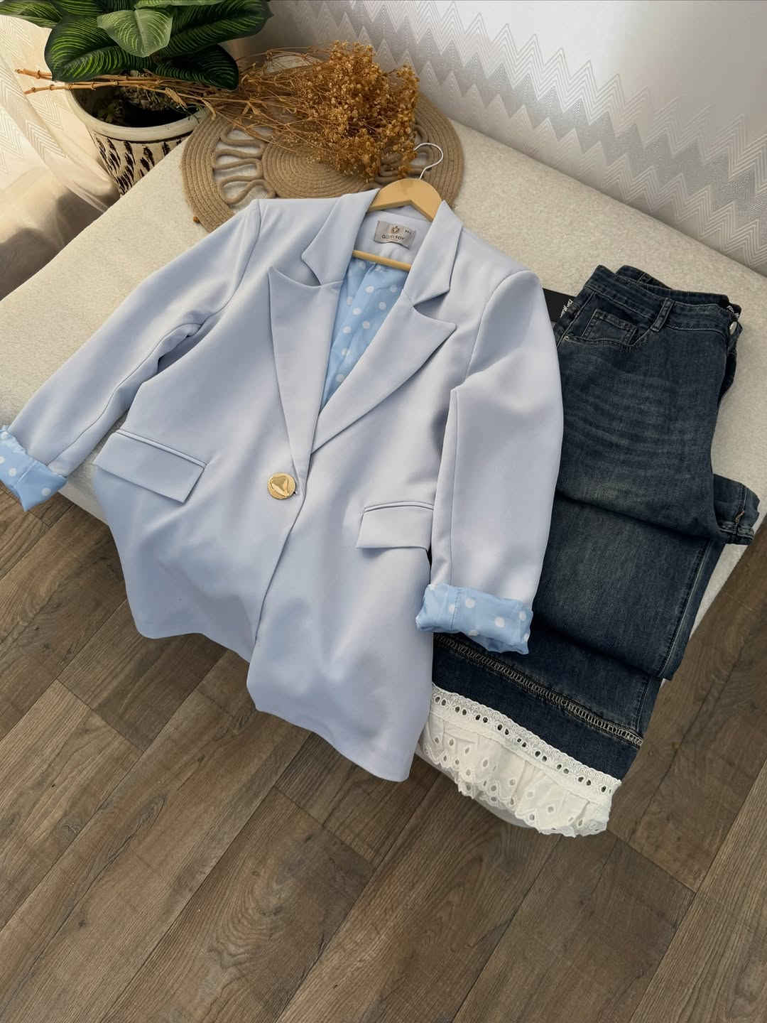 اقوه كولكشن،
بليزر طول 75سم
قياس. 36-38-40-42-44-46
 جديد من ⚜️ازيـــاء قسماويه⚜️
 📞 

للحجز  السريع مراسلة الصفحة 
***********
—————————
العنوان: بابل _ قضاء القاسم _الفرع المجاور لصيدليه كمال الجلبي خلف اسواق تفاحه 
______________
 متوفر خدمه التوصيل  داخل القاسم
بابل 3الاف 
محافضات 5 الاف
