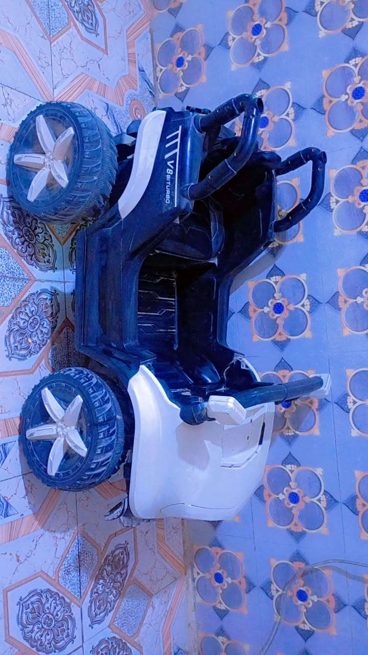 السلام عليكم سيارة اطفال للبيع عطلانة واستيرن مابيها للبيع ب20 وبيها مجال للاستفسار اكثر خاص

