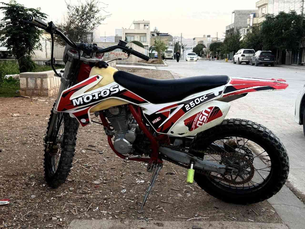 إكس موتوس • ٢٥٠ • زنجير