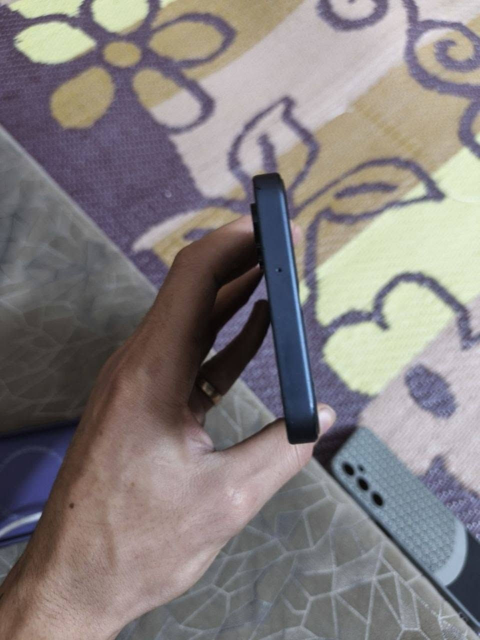 لل بيع سامسونك ما مبدل بس الجامه الي فوك الشاشه مكاني الموصل السعر 190 مو شراي لا اطب وتكسر بسعر الجهاز***********
