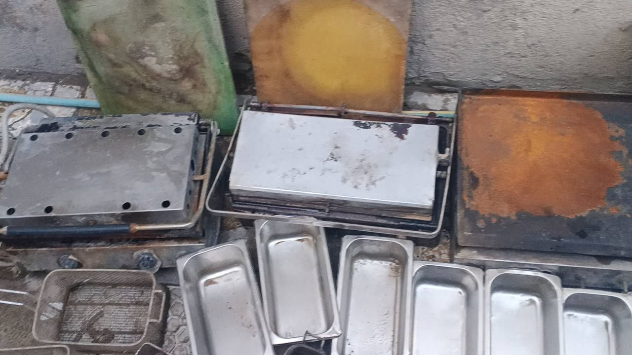 السلام عليكم..غراض كافتريه للبيع السعر  250 الف.***********
