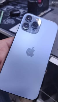 ايفونات ١٣ واحد بطاريته  ٨٥ بلادي ب٧٥٠ وواحد بطاريته ٧٦ ب٦٥٠ هم بلادي ...