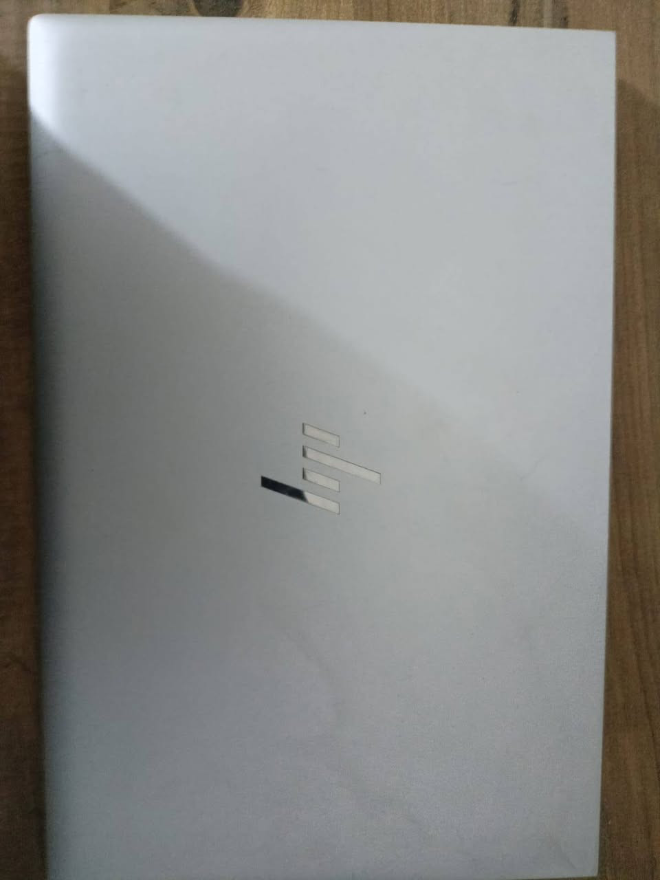 السلام عليكم
لابتوب HP
جيل عاشر
رام 8 - لون فضي
شاشة 14 بوصة 
للتواصل على الرقم 
*********** واتساب
