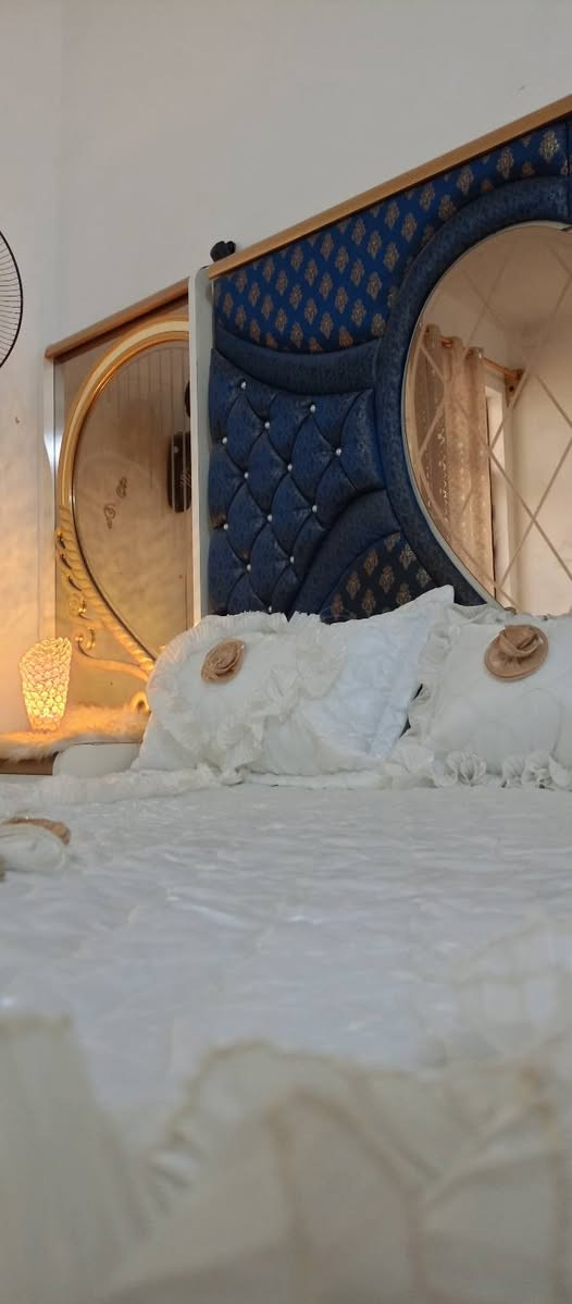 سلام عليكم غرفه نوم تركيه 8قطع ويه دوشك جربايه جديد بيها ضرر بسيط نضافتهه 80 ل سعر مليون /150بيها مجال بسيط مكان فلوجه رقم تواصل (***********)رقم الاتصال
