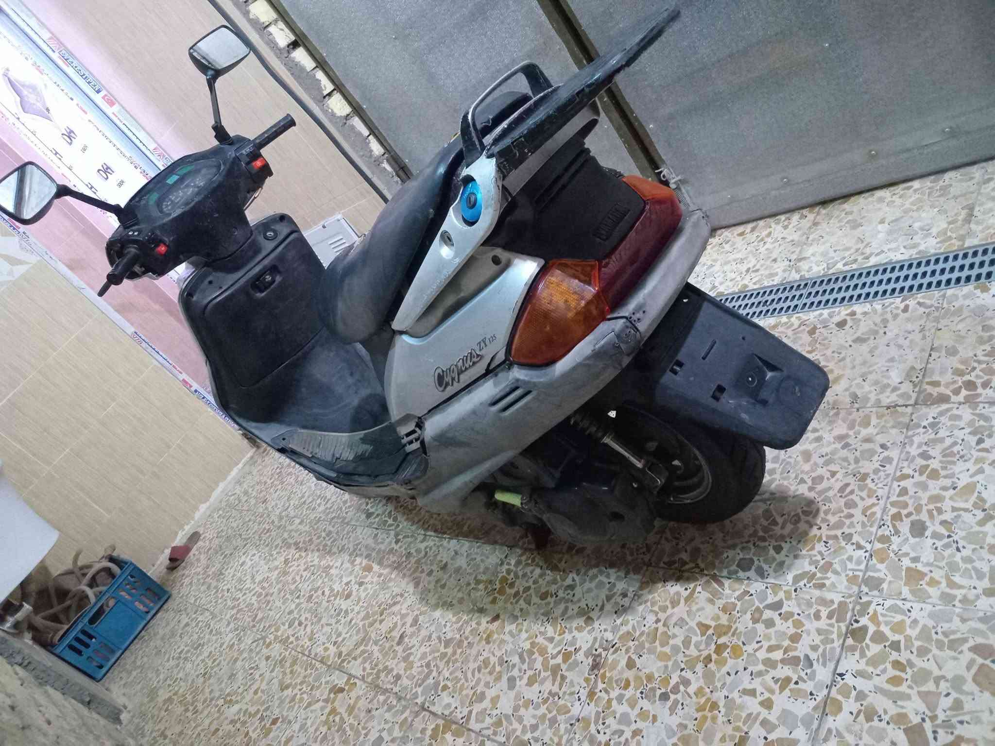 وياماها فضائي ياباني سرعه١٠٠ام البليته  محرك٣احرف دراجه كفاله عامه فول  بعدة بلملاح كله شغاله بلادية على وضع اليابان مال جناي السعر ٥٠٠ مكاني بغداد مدينه الصدر ***********متواجد خاص
