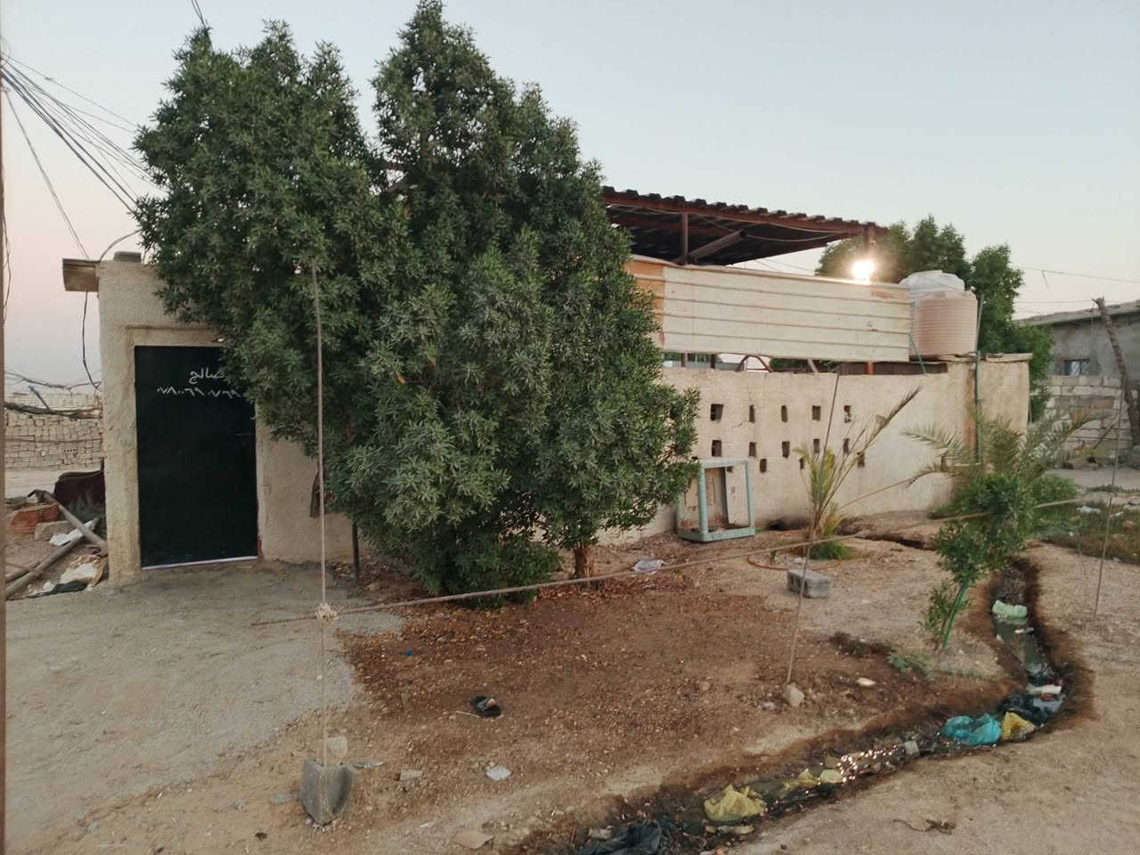 موقع البيع حي النضال الحمل 850امبير يحتوي على مكاين افيكو 2    120  مسجله 175كيفي    مكانه جزره الاستفسار الاتصال ***********
