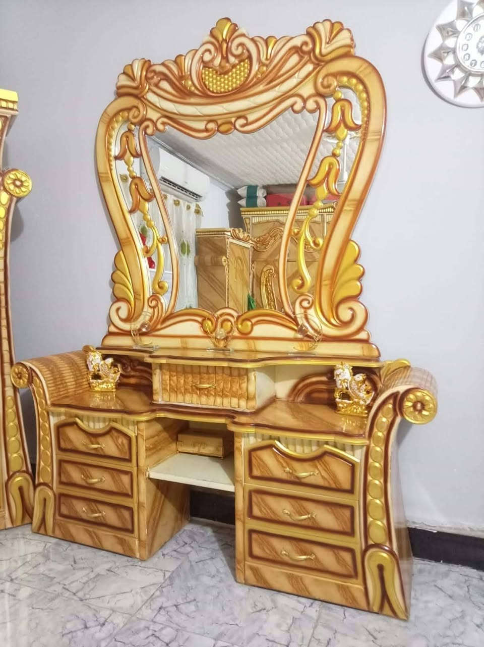 غرفه اخشاب • استعمال قليل • نضافة