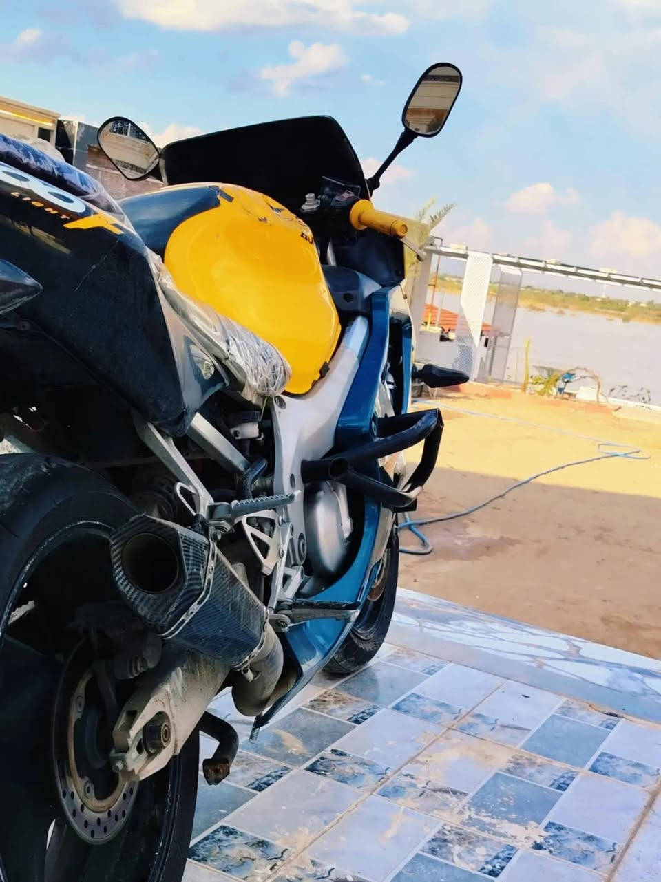 بطحه ب 23 ورقه بيها مجال التكريت/***********

نص مكتوب في الصور:
- حبي المستحيل