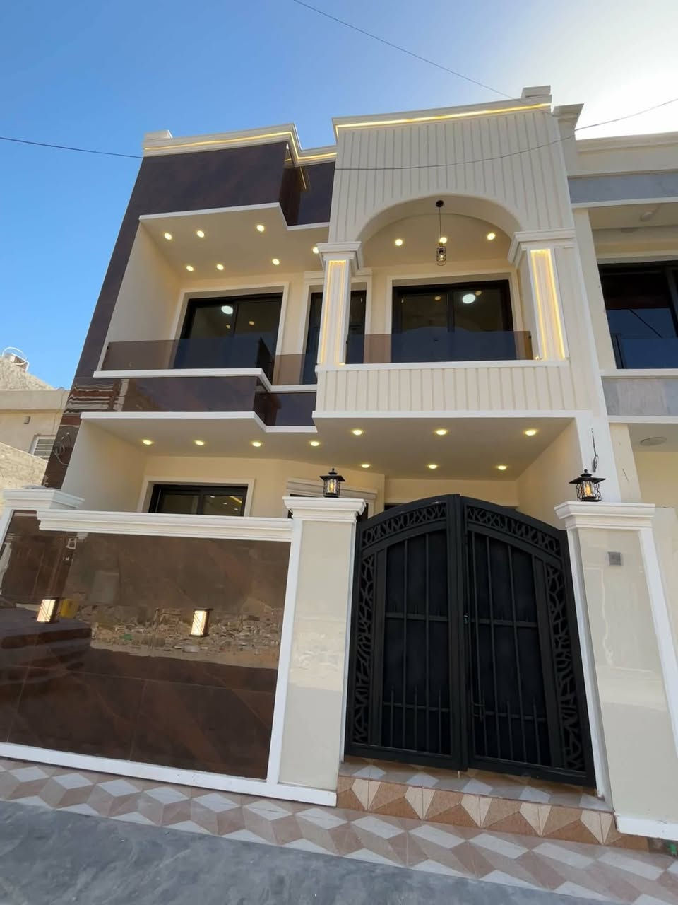 #مكتب_الشغف_للاستثمار_وتطوير_العقار
🏠#دار_للبيع   100متر واجهيه 6،25متر نزال 16متر
 بناء طابقين حديث 

يحتوي البيت. ع[3غرف نوم -استقبال -صحيات عدد 2- صالة- ومطبخ] البيت شغل درجة اولى 

🔶️مع كامل الخدمات
🔴ملاحضه البيت جاهز للسكن 🔑

⬅️نوع العقار  طابو زراعي سند 25 اقرار محكمه 

📍العنوان #بغداد_الدوره_البوعيثه   
      مجمع السلطان الثالث 

🔴للاستفسار  خاص او الاتصال ع الرقم 
 
☎️***********
