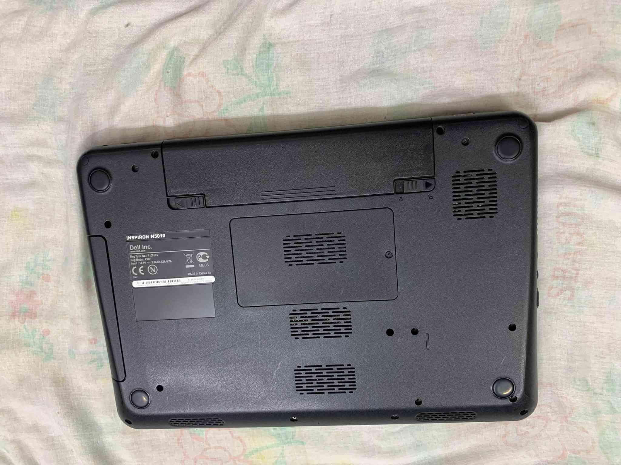 السلام عليكم
لابتوب DELL للبيع 

لابتوب يفيد للدراسه ول تصفح ول ألعاب المتوسطه

لابتوب نضيف  نقصه فقط بطاريات ول شاحنه مالته موجوده 

مواصفاته موجوده بل صور السعر 85 وبيه مجال للشراي 

مكاني بغداد الحريه  

لاستفسار خاص ..

