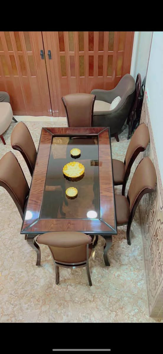ميز طعام للبيع عنوان حي التراث اتواصل خاص او واتساب ***********
