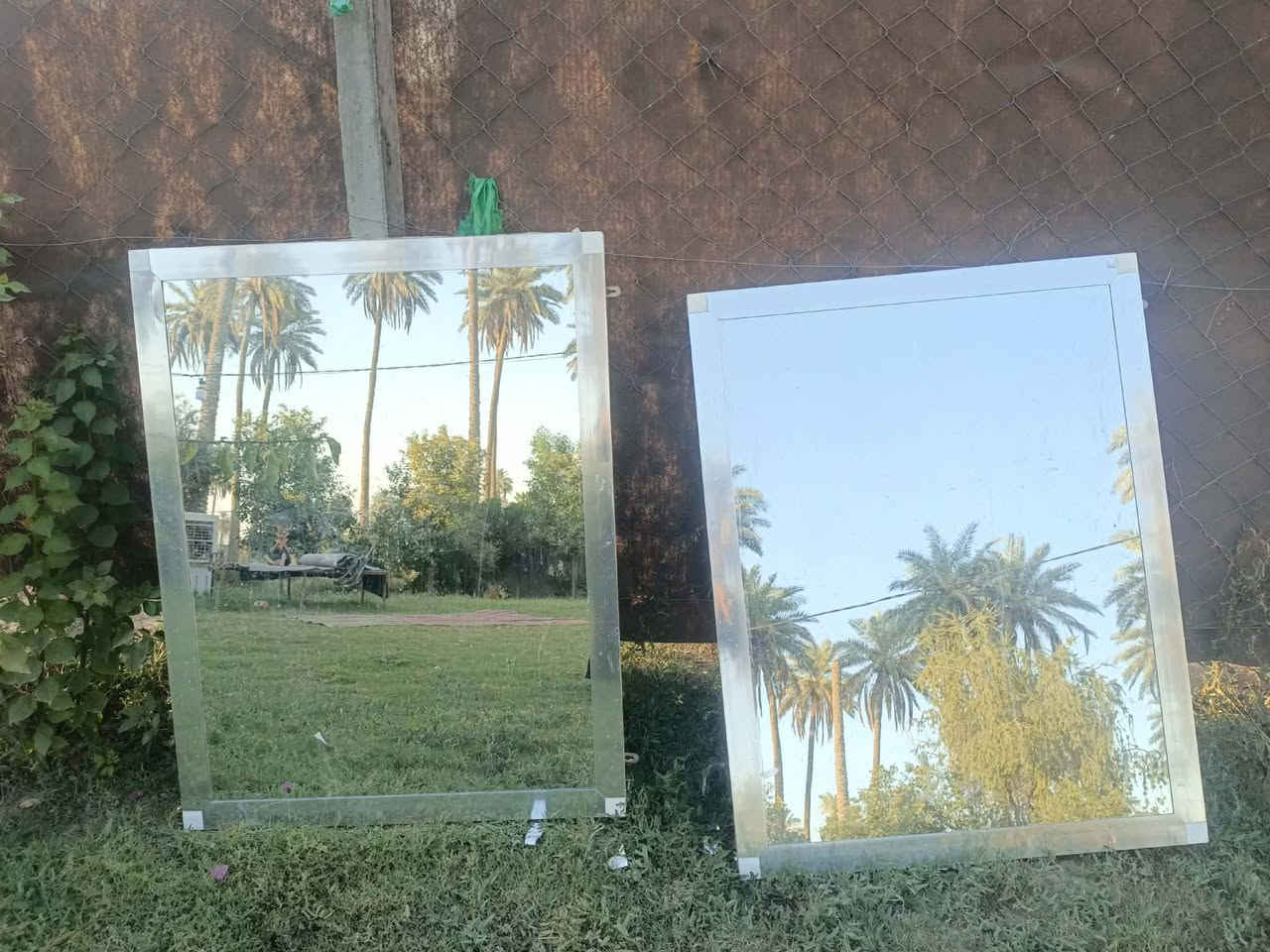 ميز حلاقه للبيع سعر ميه ولمرايات ب40 ولكرسي 25 طول لميز 3متر ونص تواصل***********
