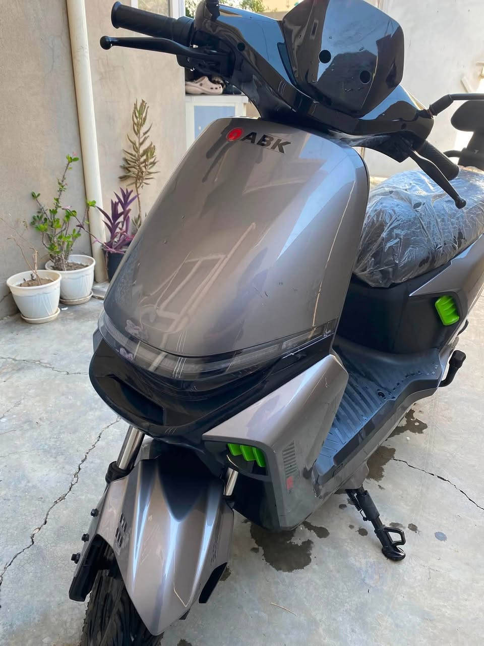 سلام عليكم دراجه شحن للبيع السعر 650 الف 
مواصفات: 
من شركه abk n95c 
الملف 2000 واط 
6 بطاريات كرافين 20 امبير 
وبي مجال بسيط للتواصل على خاص 
العنوان كركوك تسعين
رقم واتساب فقط ***********
