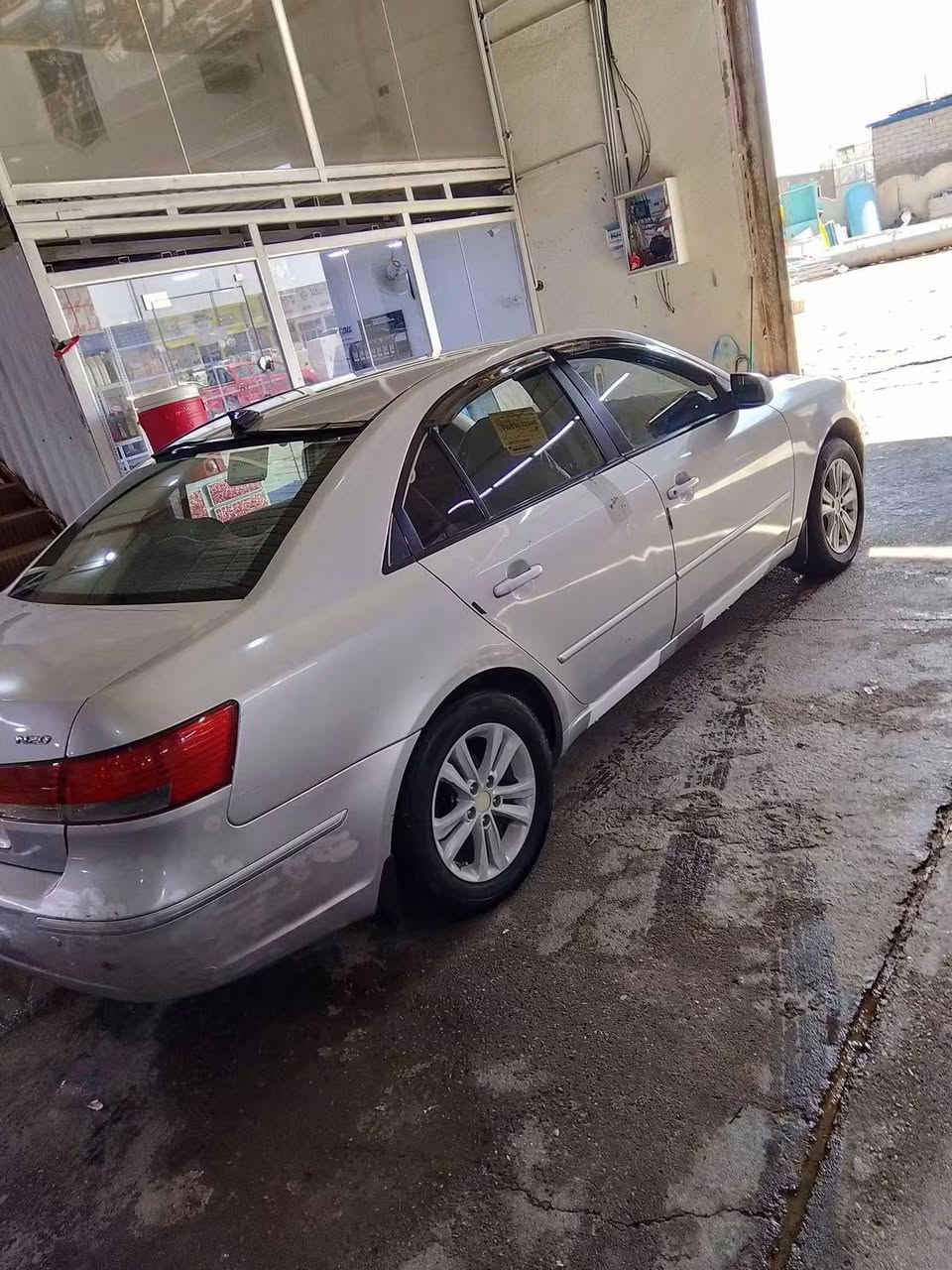 سوناتا 2009 ادوات ادوات
كير ومحرك مكفولات
تبريد ثلج 🥶
محرك  2000
خط واحد غاز بدون صرف
كصه جنطه
تايرات جدد
دواخل تخبل
سياره نضيفه نضيفه
كهربائيات كلها شغاله
سياره مفوله
حدايده تمام
السعر 35  وبيها مجال
مكان ذي قار.
***********
