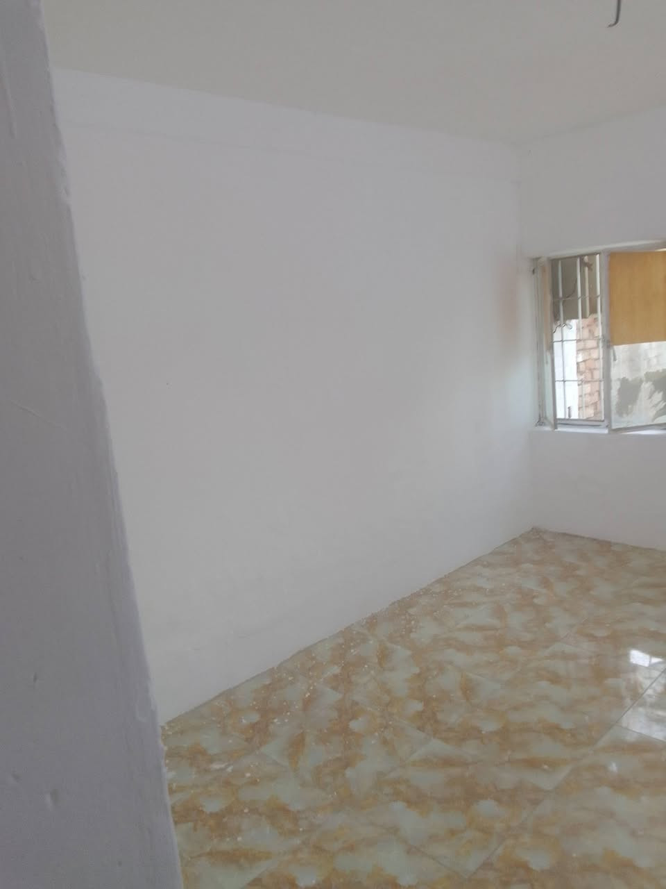شقه ارضيه للاجار طابق ارضي عمارات التحرير الجدد مقابيل ابوادريس غرفه كبيره غرفه صغيره مطبخ استقبال صحياه الاجار الشهري ٢٠٠الف موبايل ***********
