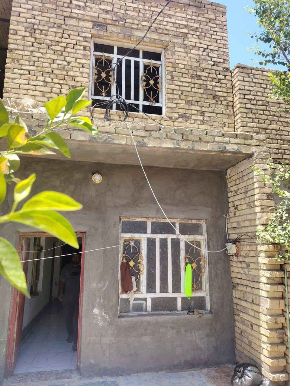 دار سكن طابو صرف
المساحة ١٣٠ متر
طابقين 😍
الواجه ٥ ونص متر 
البناء طابوق عكادة
استقبال
مطبخ
صالة
غرف نوم عدد ٢
حديقة
السعر ٤٦مليون وبي مجال قليل
الموقع الديوانية حي العسكري الثالث قرب مدرسة المسرة
للاستفسار أكثر مراجعة مكتبنا التوكل للعقار الكائن في حي العسكري شارع ٣٠ او الاتصال والمراسلة على الواتساب على الرقم ***********
وتساب ***********
@إشارة 
@
