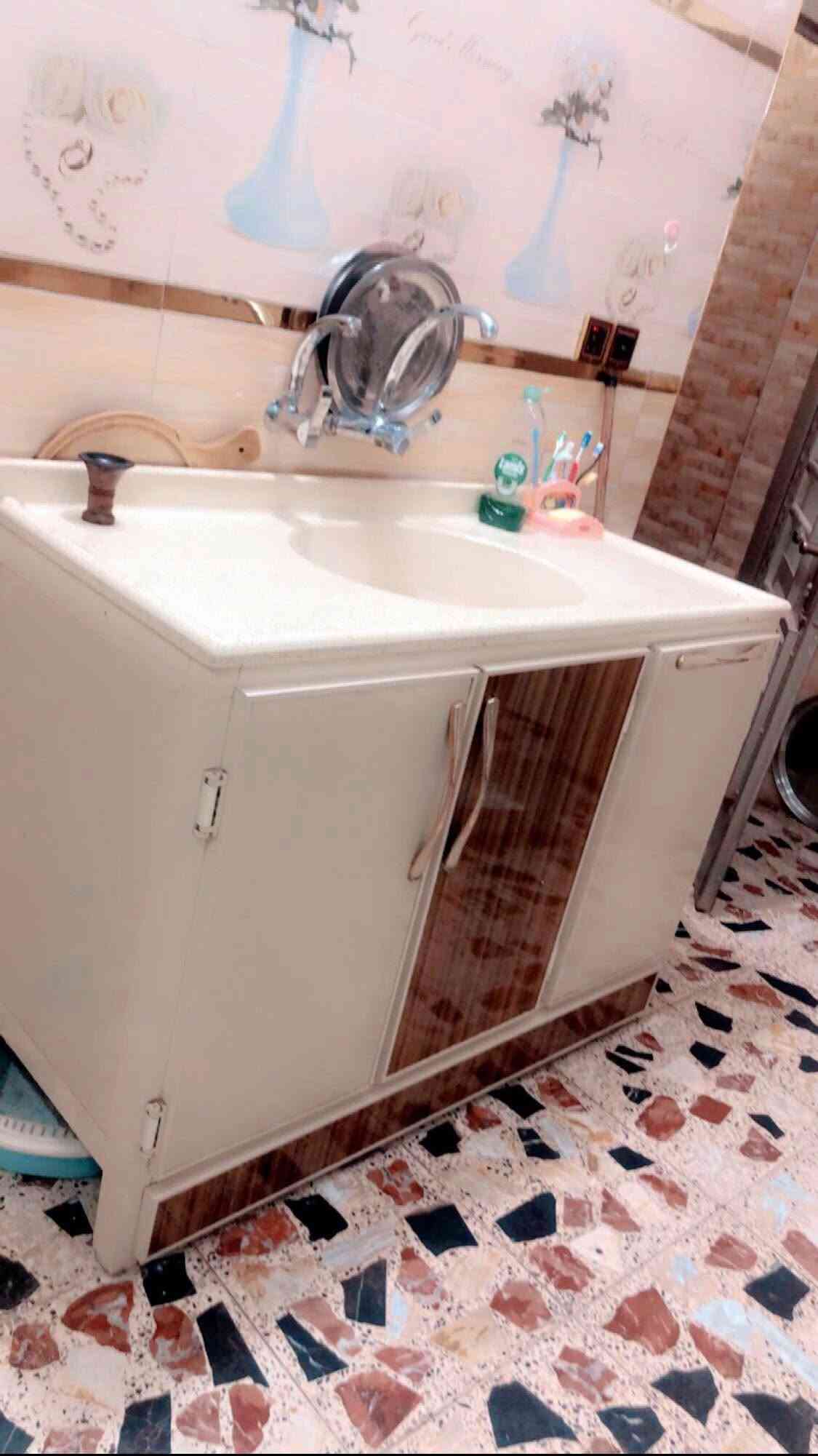 كاونتر مرمر  تركي  تكمه اخو الجديد قياس ٣ امتار ونص مفصلي مليون و٧٠٠. وابيع ٨٥٠ وبي مجال. بغداد عبيدي

نص مكتوب في الصور:
- Amy
