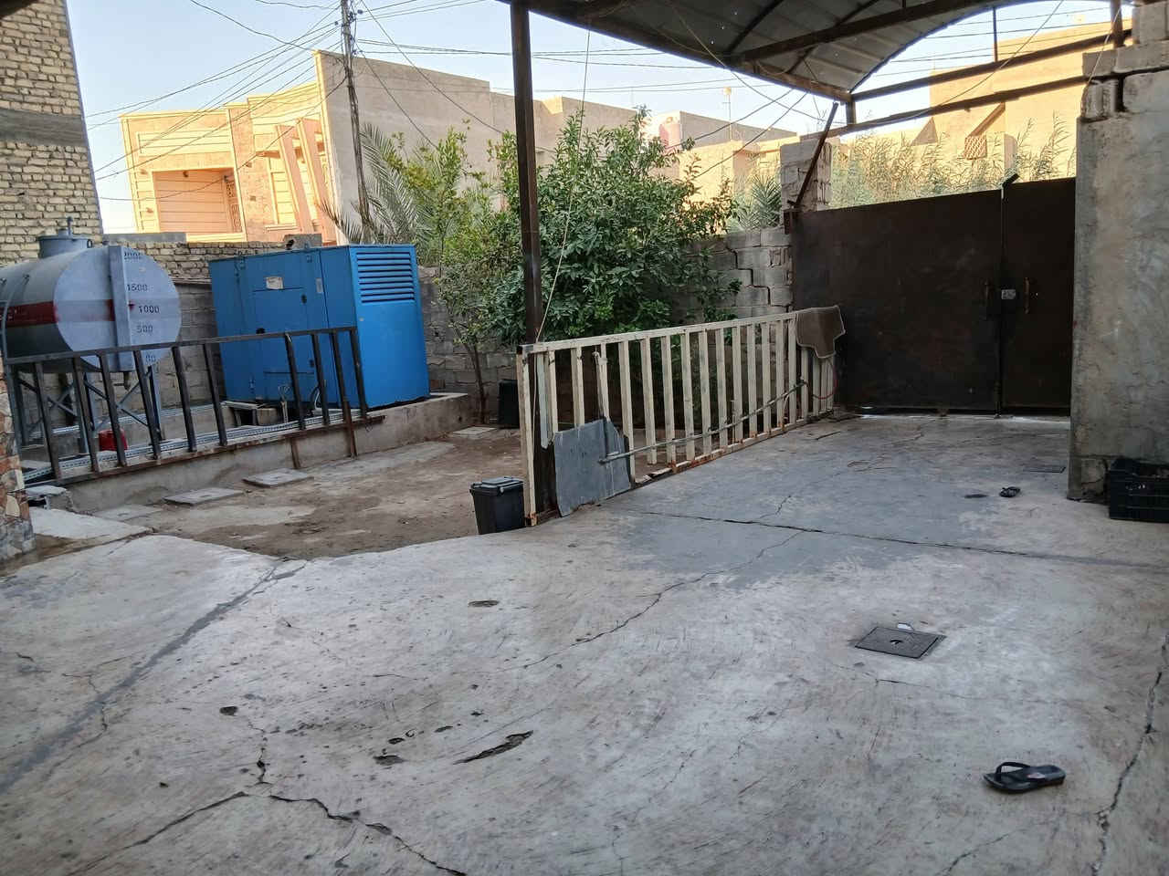 🕋بسم الله الرحمٰن الرحيم 🕋
👋السلام عليكم ورحمة الله وبركاته👋

🌄الانبار قضاء الفلوجه 

🏡 بيـــت مع برج وارد البرج 5ونص مليون سنويآ 

#للبيع  منطقة الـ 21 الف قرب عمارة الجنابي 
 

🔵 المســــاحة  250 م 

🚧 بناء بلوك

🏠طابقين 
🔵استقبال
🔵مطبخ 
 🔵غرف عدد 4 
🔵صالة
🔵صحيات عدد 2 

💲#السعر المعلن    135 مليون قابل للتفاوض مع صاحب الدار 🏠 
‭***********
