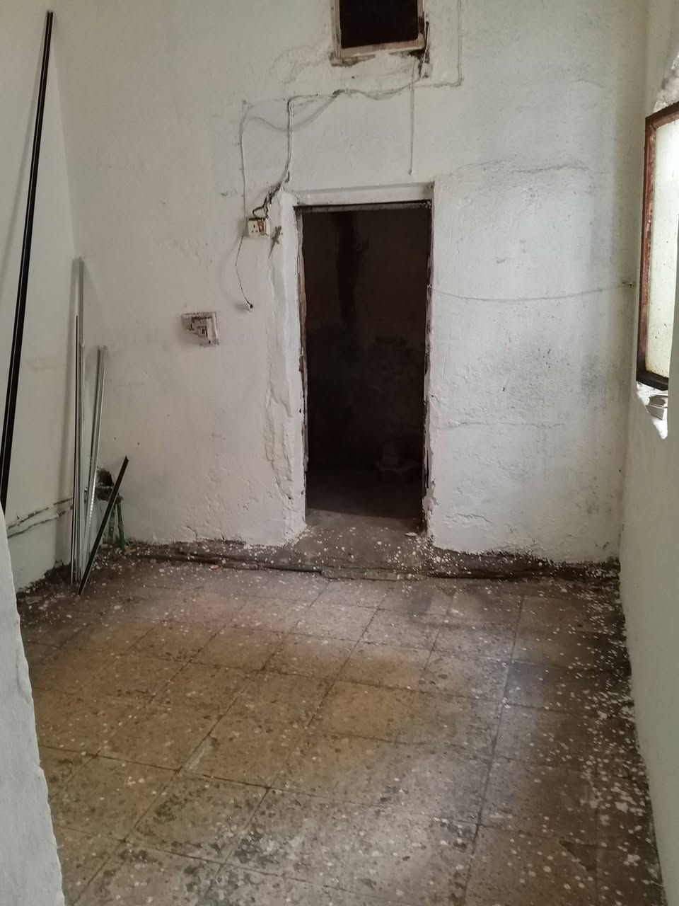 بيت للبيع • ١٠٠م • ٣ غرف