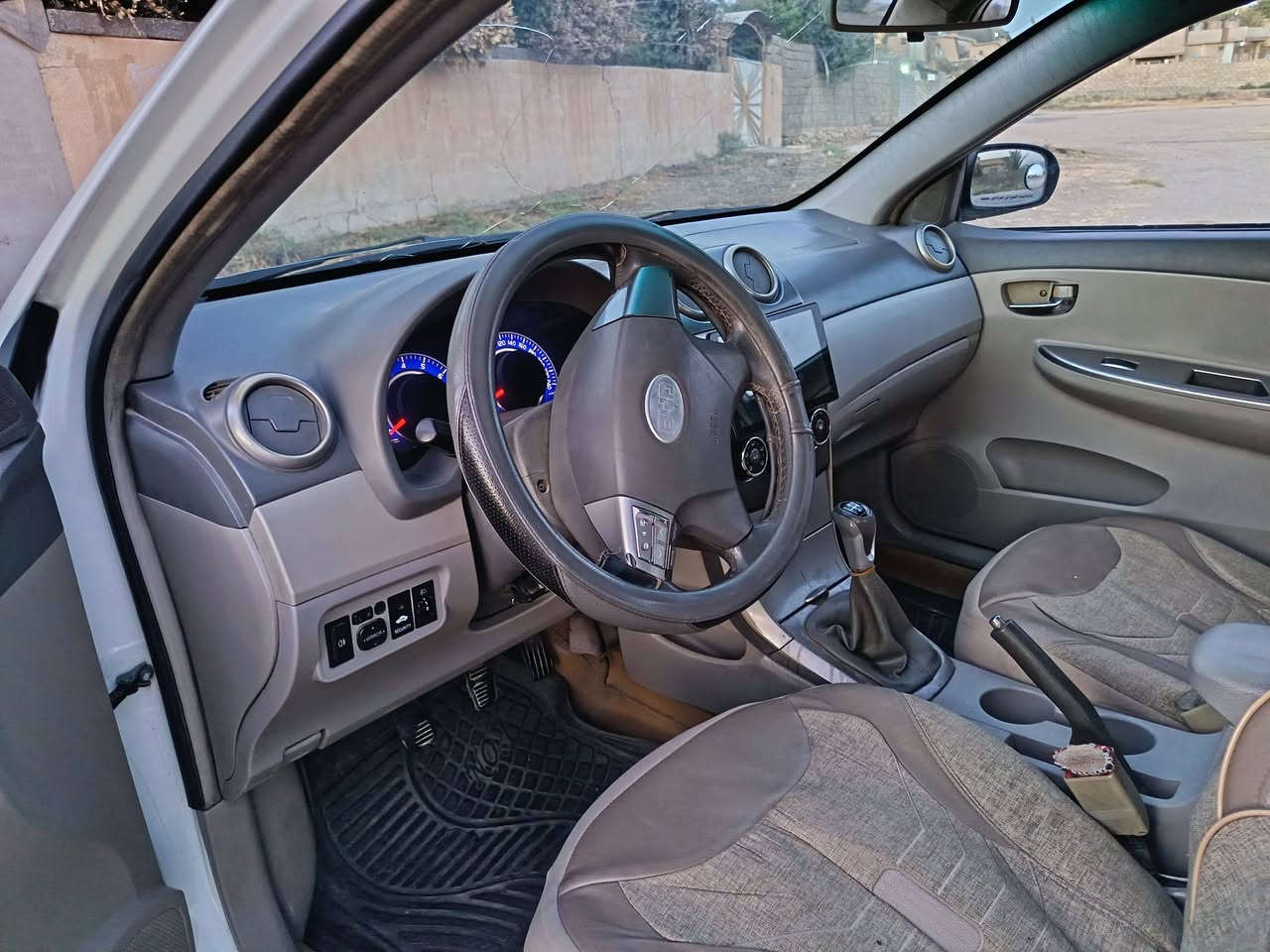 مكلف بالنشر
للبيع 
BYD G3 2013
فول مواصفات . گير عادي 
شرط التحويل 
السعر 55
تفاصيل اكثر التواصل مع صاحب السيارة 
***********
***********
.
