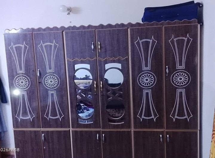 السلام عليكم  عندي غرفة للبيع مستعمل قليل  5 قطع
السعر 450  الف. وبيها مجال 
العنوان كركوك 
 رقم التلفون  ***********

نص مكتوب في الصور:
- 17:51 2026/9/18 REDMI A5