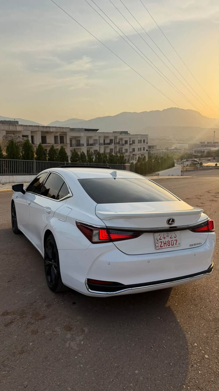 لكزس ES300h • ٣ قطع ونص • بل زاخو