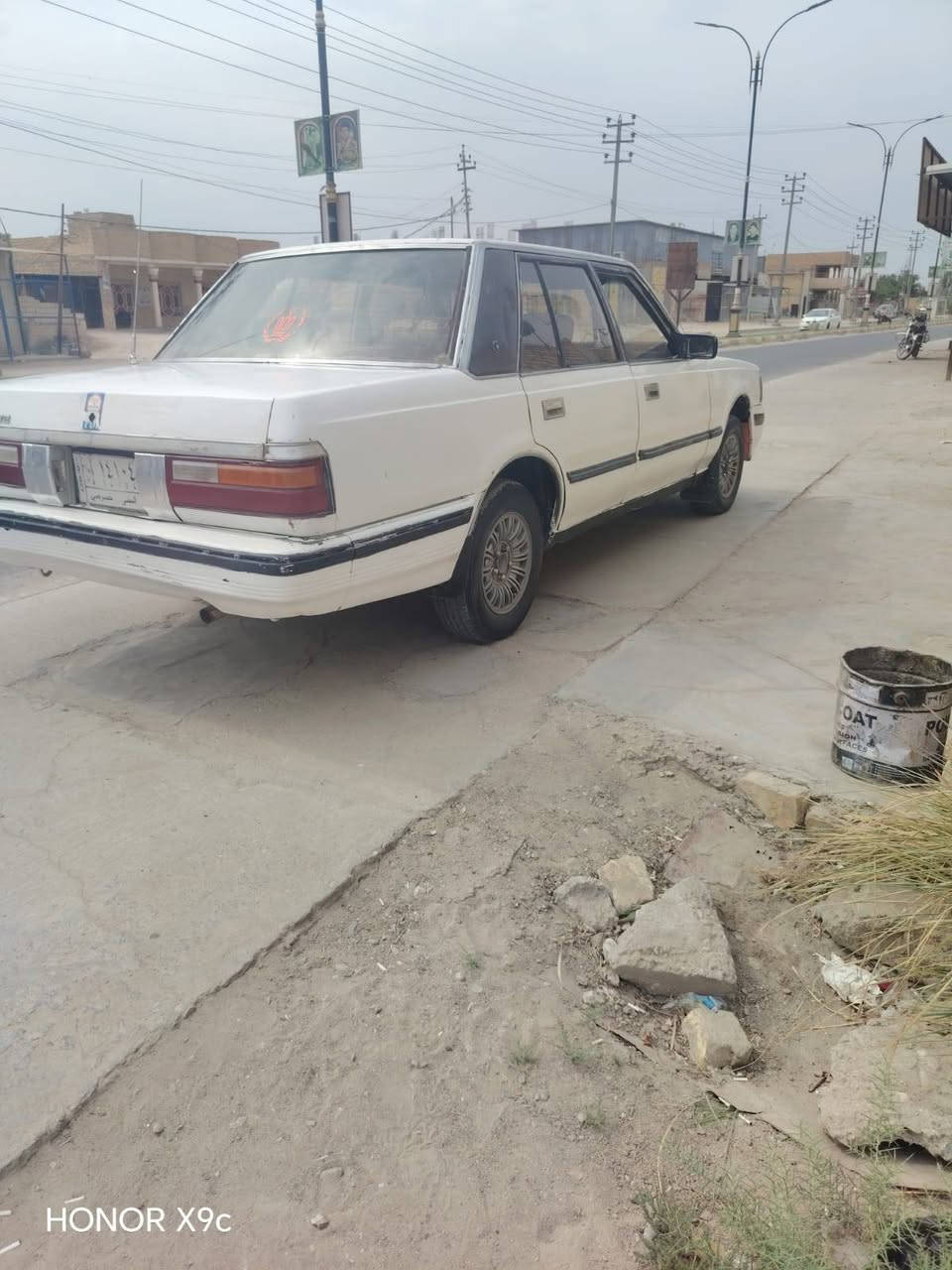 سلام عليكم سوبر مديل 85 سيارة جاهز مكينه و كير ثنين ونص شرط حدادية جديده تخم تاير جديد كهربايات كلهه شغاله مكفولة من الضربة ترايك وين مايعجبك رقم الماني مشروع وطني سيارة احله من الصور رقم *********** السعر 25 وبيهه مجال المكان  ناصرية سوك الشيوخ

نص مكتوب في الصور:
- HONOR X9c