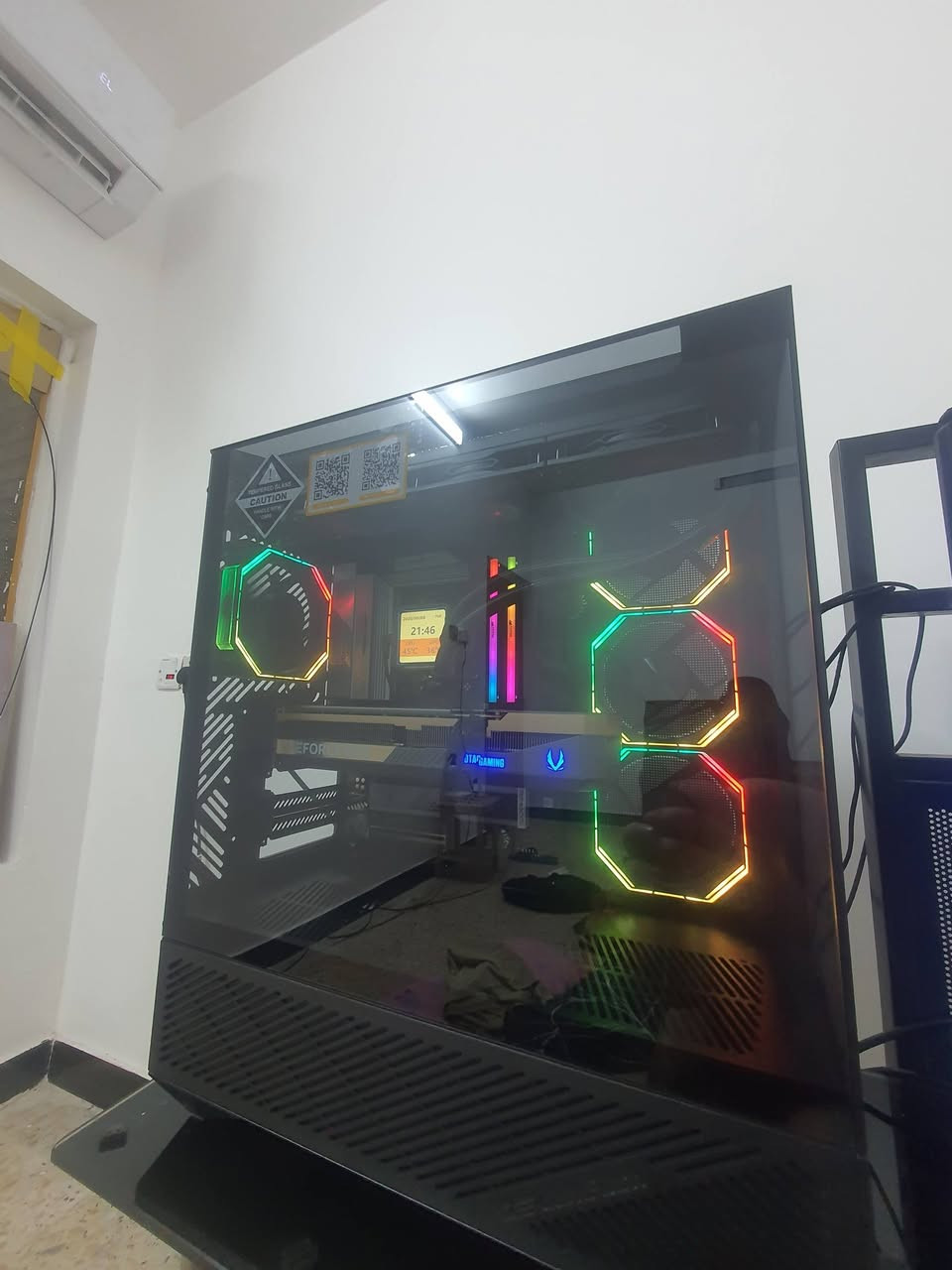 بيسي اليوم اشتريتها ما صار كم ساعه ولا مستخدمها وصار ضرف طارىء واريد ابيع .. موجود وصل الضمان سنه كاملة من مكتب 3d كالكسي الكترونيك
واتساب بغداد ماعندي توصيل ***********

اشتريتها ب 4 ملاين و ١٨٠ ..  وابيعها ب 4 قفل رجاءا

المعالج: AMD Ryzen 7 7800X3D

اللوحة الأم (Motherboard): SAPPHIRE NITRO+ B850A WIFI

الذاكرة العشوائية (RAM): VCOLOR XSKY MANTA 2x16 32GB 6400 CL32 DDR5 RGB

كرت الشاشة: geforce rtx 5080 zotac gaming sold core

مزود الطاقة (Power Supply): PSU DEEPCOOL PQ1000G 1000W

الكيس (Case): DarkFlash DY450 BLACK

المبرد المائي: FROZEN WARFRAME 360 BLACK
