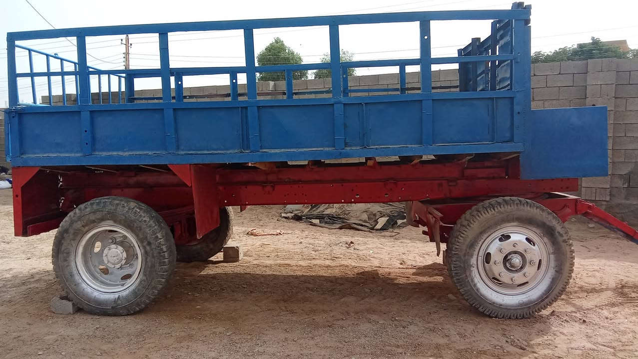 عربانة • نظيفة • الرمادي