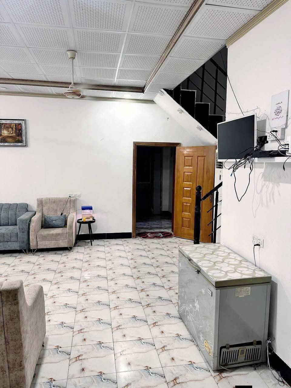 #فرصة_مميزة_بسعر_مناسب

🏡 بيت للبيع – في منطقة حي موسى الكاظم ( ع )

📍 الموقع: قرب  محطة الكهرباء الثانية 

📐 المساحة: 228 م². ركن

🔹 الطابق الأرضي:
• براني
• غرفة نوم
• صالة
• مطبخ
• صحيات داخلية وخارجية
• كراج

🔹 الطابق الثاني:
• 4 غرف نوم
• صالة
• صحيات عدد 2

🏗️ البيت مشتغل بيه حفر وحدل، والأساس شريطي 50×50.

🔄 يرهم  مراوس بقطعة أرض في الجربوعية الـ6000 أو منطقة الـ36، مع دفع الفرق حسب الاتفاق.

📸 💰💰لمعرفة السعر  اكتب تم في التعليقات او اتصل ع ارقام المكتب

عنوان المكتب:
الجربوعية ال6000 – شارع حيدر الحداد – مقابل مدارس العتبة.
 
 للتواصل على الأرقام:

📞 ***********
📞 ***********

