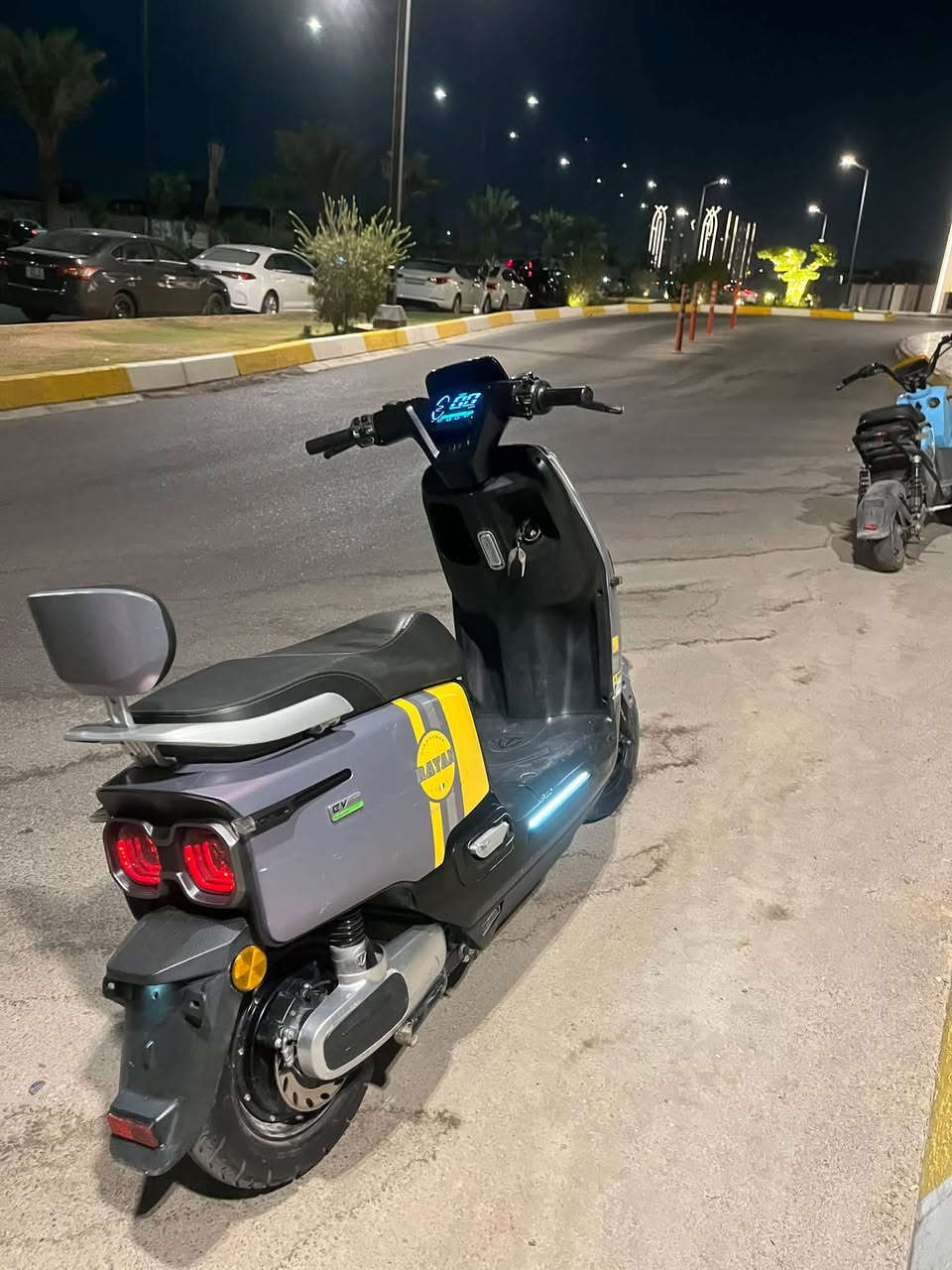 سلام عليكم دراجه شحن ام عيون ريان اخر موديل اخت الجديده الدراجه خير من الله تمشيك 50كيلو بالشحنه الوحده نضام بارك بيها ملفها 2000نحاس حقيقي مستخدمه 3اشهر فقط بحيث تاخذها مني تترحملي  مابيها اي نقص تشغل وتطلع مكفول بيها الملف والعقل والبطاريات  السعر 650 وبيها مجال بسيط مستعجل على البيعه مكاني بغداد للاستفسار ***********
