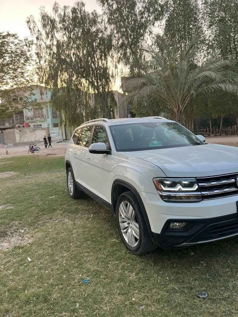 Volkswagen Atlas SE 2019
CLEAN TITLE 
اراوس مع سلفرادو او رام… 
ضرر بسيط بارد بالبابين جهت السايق 
حجم المحرك 6 سلندر
عداد المسافة المشي 50 

المواصفات:
بصمة تشغيل
بصمة أبواب
تشغيل عن بعد (Remote Start)
صندوق شفط كهربائي 
رادار أمامي (تحديد مسار)
رادار جانبي (نقاط عمياء)
رادار خلفي (تحذير من الاصطدام)
تحكم وضعيات القيادة Drive Modes 
تبريد مركزي لمس
كشنات جلد+تدفئة
هاند بريك بصمة
Android Auto 
Apple Car Play 
مانع انزلاق+ABS
شاشة كبيرة لمس
رادار خلفية+ كاميرا 
تحكمات استيرن
اوتو ستارت Auto start 
اوتو ستوب Auto Stop 
وبقية المواصفات المعروفة
الاتصال ***********

كل بانزين عادي حت مكتوب ع قبق البانزين
