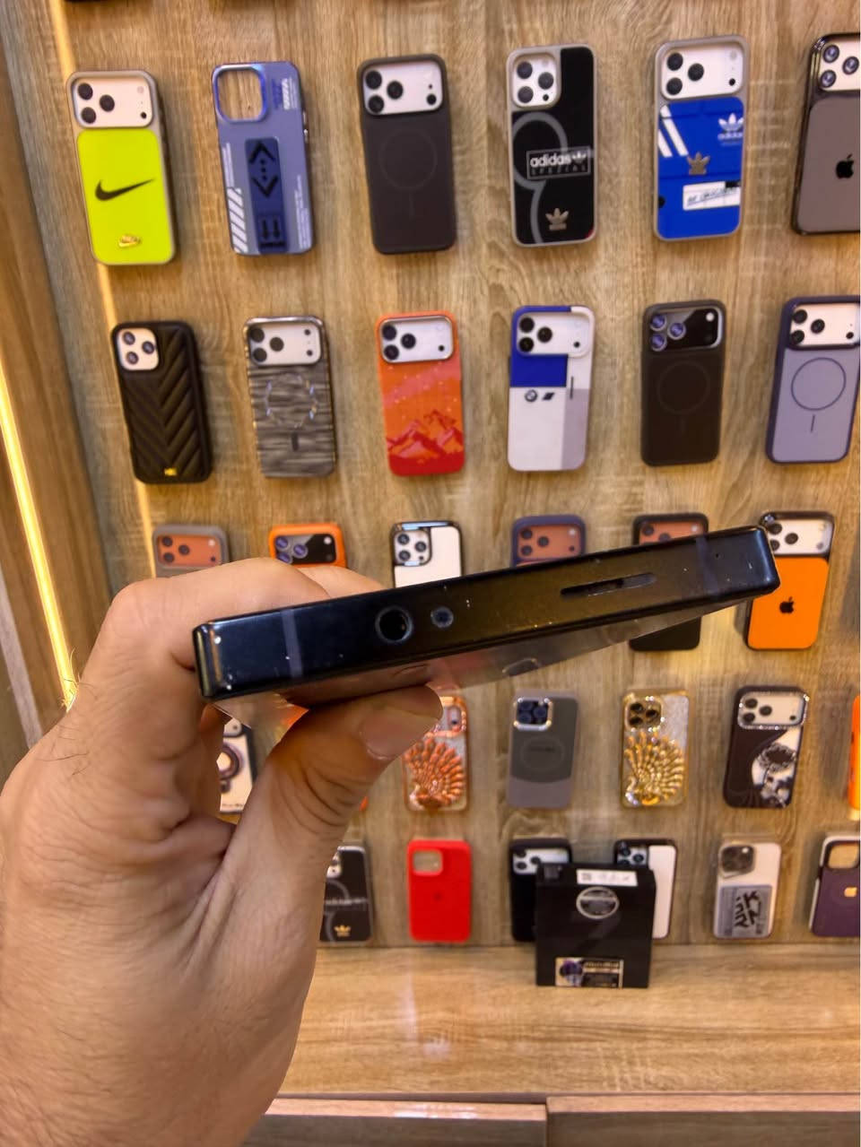 Redmagic 9 s pro

512/16

ملحقات شاحن اصلي وحافظة

السعر 665،000/اسعار ثابتة

الملك سنتر/السيدية

*********** بغداد, العراق

نص مكتوب في الصور:
- الملك سنتر
- KING CENTER
- FOR MOBILE PHONES
- REDMAGIC
- WIN MORE
- GAMES
- Redmagic 9s Pro
- 512
- 665,000
- 120Hz 12:07 ٥٢ N لمحة عن الهاتف 10 REDMAGIC إصدار Android 15 اسم الجهاز REDMAGIC 9S Pro سعة ذاكرة ROM ٤٧٨,٢٩ غ.ب/ ٥١٢ غ.ب سعة ذاكرة RAM 12 GB + 12 GB الطراز NX769J CPU Snapdragon 8 Gen 3 Mobile Platform Leading Version Octa-core Max 3.4GHz حجم الشاشة 1116*2480 سعة البطارية 6500 mAh رمز IMEI 862664066336991 862664066356999 رقم الإصدار REDMAGICOS10.0.4_EU