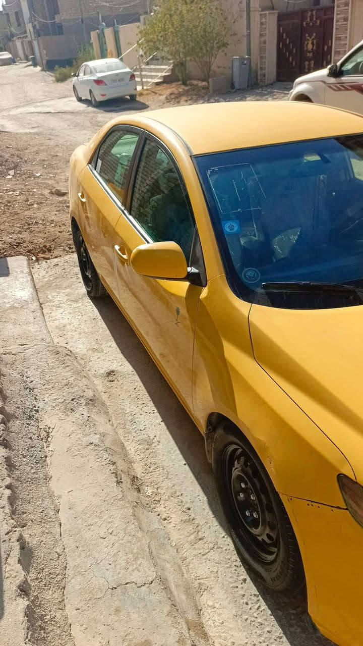 السلام عليكم  للبيع فورتي 12 امريكي
حادثها جاملغ امامي بأمريكأ وبالعراق جاملغ خلفي محرك 2000 دوش السعر 75 وبيها مجال  مكان السيارة بغداد الدورة  
***********

