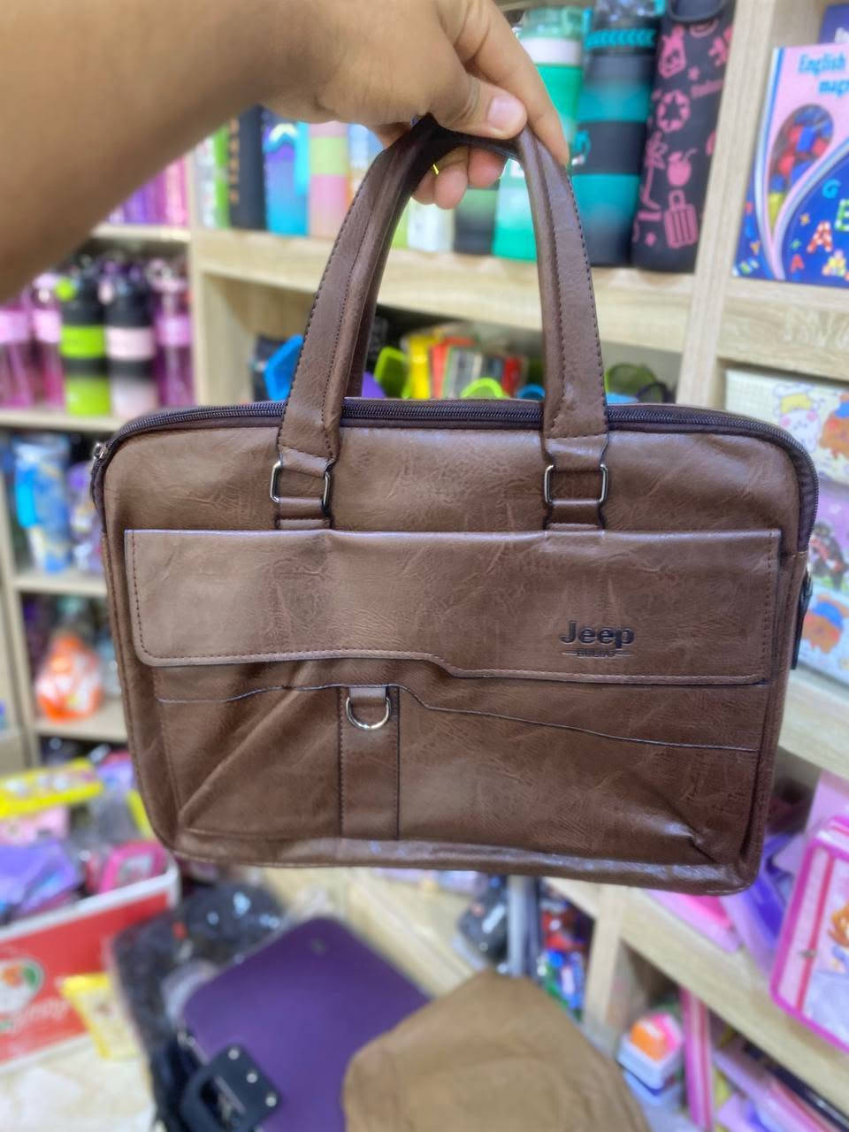 ✨
🤎 تصميم راقي وعصري
👜 خامة جلدية فخمة
📚 عملية ومناسبة للدوام والاستخدام اليومي
🎁 متوفرة الآن في مكتبة البراء – الفرع الثاني
***********
