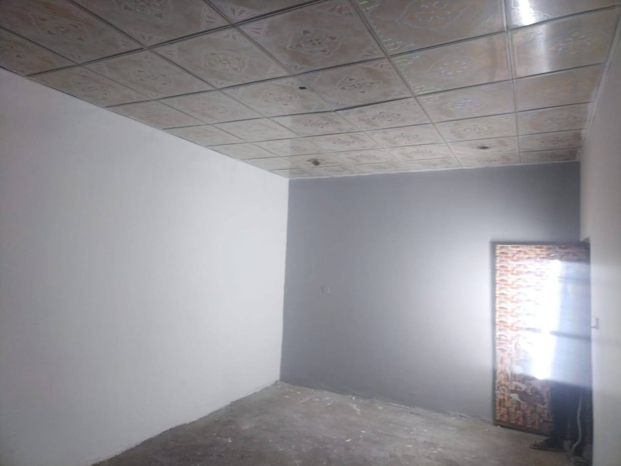 بيت للايجار مساحه 120 عنوانه شارع المطار القديم قرب جامع الذهبي مطلوب عائله صغيره اجاره 150 قفل توصل ***********
