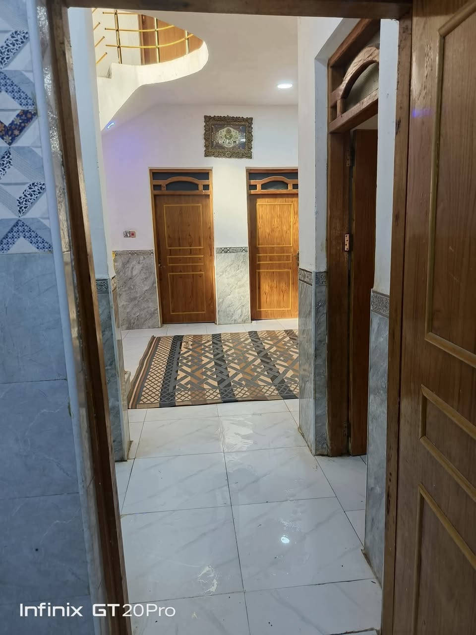 بيت للبيع  
دار طابو صرف 
سنة البناء (٢٠٢٣) 
 *طابق ونص*
مجموع الغرف (٤) 
الطابق الاول كونكريت صب
والثاني عكاده
١- استقبال _ مساحة ٤×٨ 
٢- صالة _ مساحة ٧×٨
٣- حمام داخلي 
٤- منور 
٥- غرف عدد(٤) مساحة٤×٥  
خريطه واسعه
الواجهة ٩ 
والنزال٢٠
العنوان (حي الشهداء) 
قرب جسر الزهور    
--------------
للاستفسار اكثر واتساب وانتصال 
  ***********
