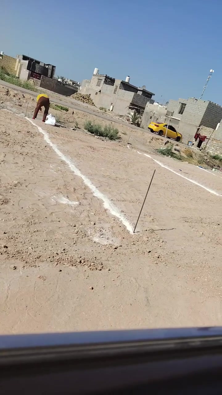 س ع قطع عدد ٤ خمسينات للبيع سند ٢٥ تبليط خدمات عمود ١٥٦ مجاور جامعة كربلاء تبعد ١٠٠ متر عن الشارع العام السعر الخمسين متر ١٥ مليون قفل خدمات كامله *********** بيه واتساب بسياره اراوس ماكو مشكله
