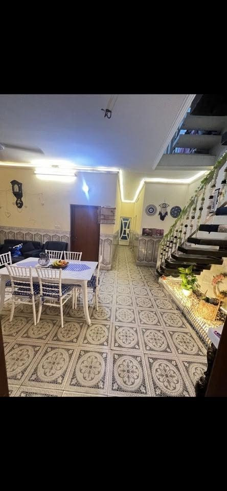 بيت للبيع منطقة الراشدية حي القدس فرع مدرسة بنت الهدى140متر طابقين  طابو ملك صرف  4غرف نوم وصاله و2 حولي خدمات عدد2  سعر155 بي مجال  للاتصال *********** او واتساب
