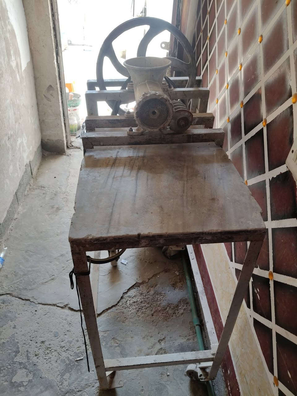 سلام عليكم . مثرامه للبيع السعر 250
العنوان بغداد منطقة الشعب حي البساتين 
***********
