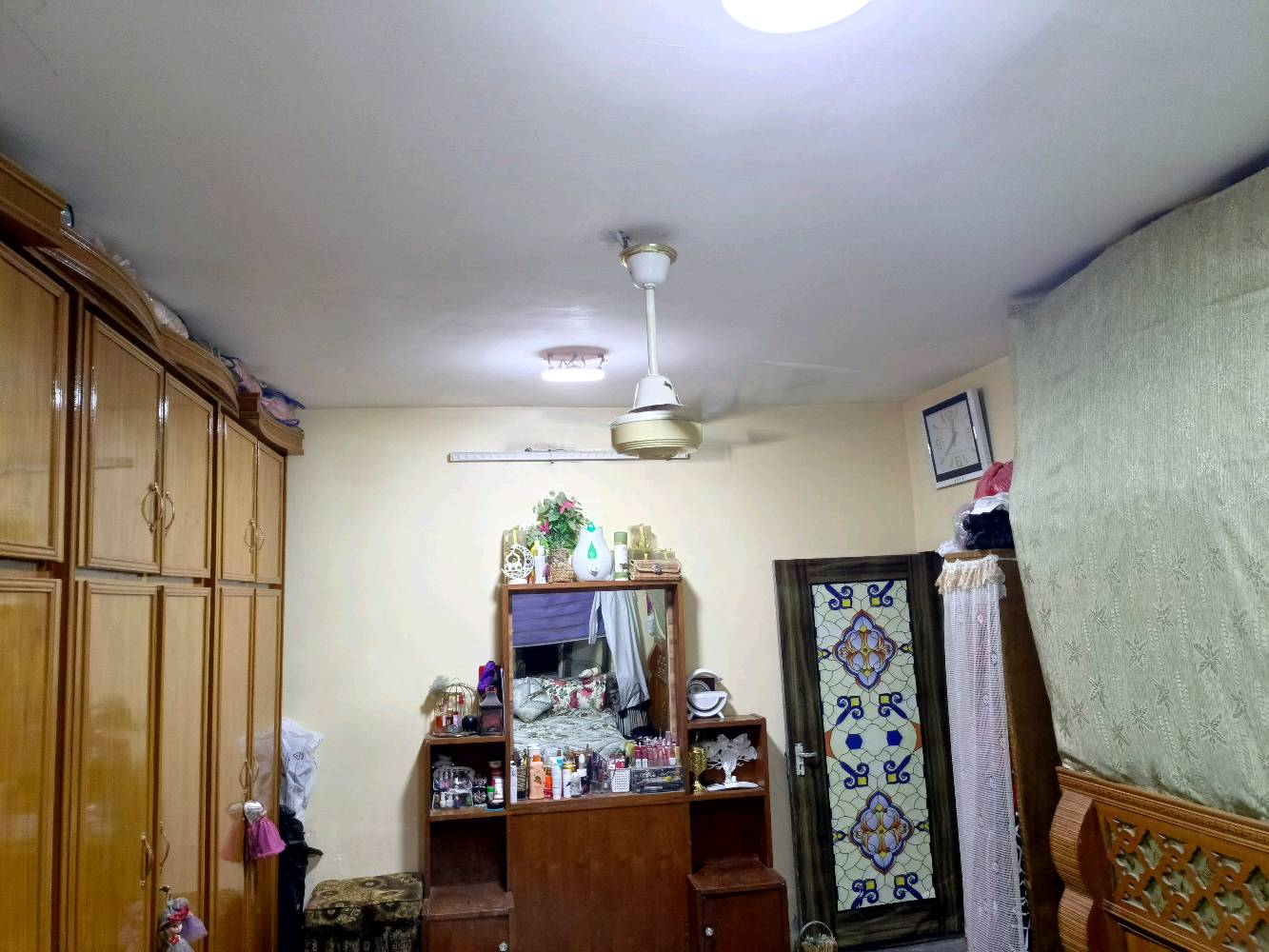 دار للبيع 🏠
 في حي الرسالة 
في منطقة العرصة
 قرب مدرسة الخليل 🏫
مساحة 280م 
طابق واحد مكون من: 2غرفتين نوم +استقبال +صالة +مطبخ +حمامات داخلية +صحيات خارجية +مناور +كراج سيارة كبير +حديقة كبيرة 
السعر: 67 مليون وبي مجال 
للاستفسار على الرقم 
***********
