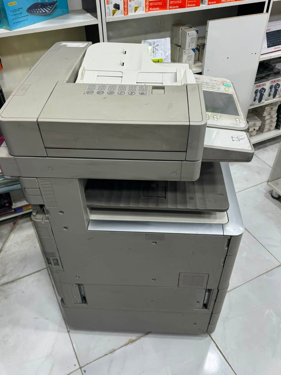 السلام عليكم 
CANON C5045i 
الطابعة شغالة فقط تنظيف للكاترج 
ابيع 250 الف على حالها 
***********
