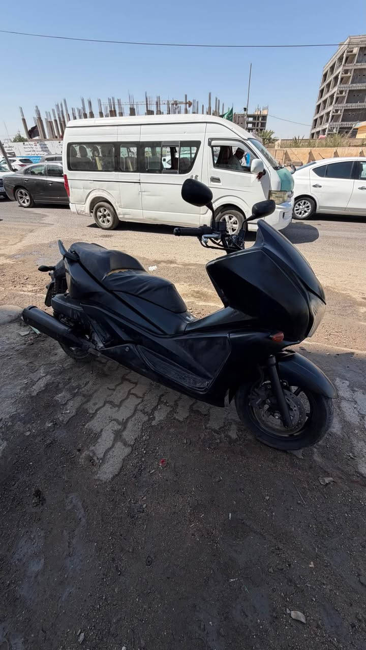 السعر مليون و خمسمية الف / العنوان البصرة قرب گراج المربد او شارع المحكمة / محل سيد معاذ الشرع 
*********** البصرة, العراق
