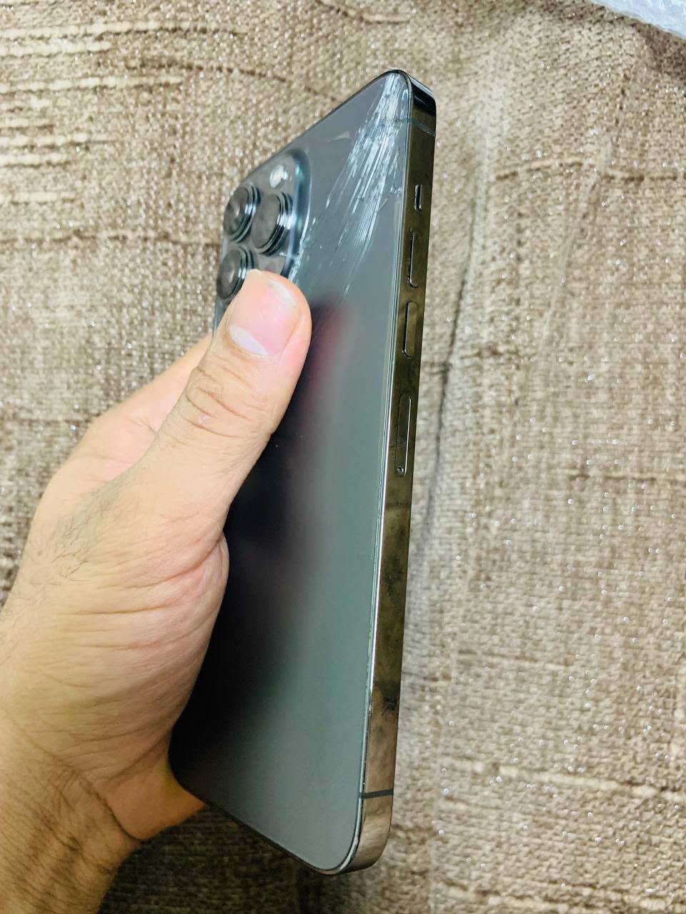 ايفون 13 بروماكس
جهاز مامفتوح ومايعبر هوى كله نورمال بيه فطر بالظهر فقط
ذاكرة 256
بطارية 92%
تك سيم
نموذج M

سعره 630
***********
***********
