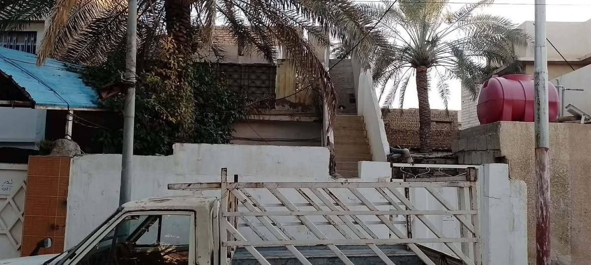 بيت طابقين مفصولات مساحه 240 طابو صرف مؤجر حاليا  
موقع 🌏 شفته _قرب الحسينه 
الاستفسار اتصلو عالرقم 
#***********
