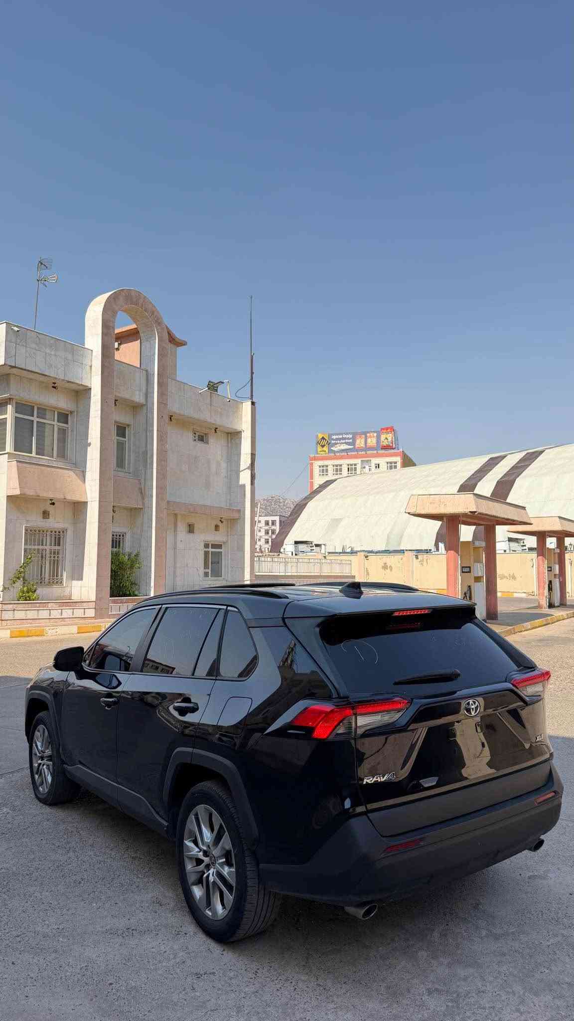 السلام عليكم 
 رافور موديل :2024
سعر : 190 
اللون :اسود 
حجم المحرك : 2.5L (4.سلندر)
 ملاحظة السيارة: بنيد صبغ بدون دواخل 100%
واحد قطع كلير امريكي 
يرباك سترين مرجع بيلادي ✅
المواصفات : XLE
فتحة
كاميرا خلفي
هاند بريك بصمة
اوتو هولد : 𝐀𝐔𝐓𝐎 𝐇𝐎𝐋𝐃 
اوتو ستارات : 𝐀𝐔𝐓𝐎 𝐒𝐓𝐀𝐑𝐓
اوتو ستوب : 𝐀𝐔𝐓𝐎  𝐒𝐓𝐎𝐏
رادار امامي (تحديد مسار)
رادار جانبي  (نقاط عمياء)
رادار خلفي (التحذير من الاصطدام)
حساسات امامي
حساسات خلفی
نظام : 𝐄𝐂𝐎
نظام : 𝐍𝐎𝐑𝐌𝐀𝐋
نظام : 𝐒𝐏𝐎𝐑𝐓
كشنات كهربائي
كشنات حار و بارد 
تحكمات استيرن
تبريد لمس 
تبريد مركزي 
لايتات (𝐋𝐄𝐃) ليد زينون بيلادي
بكلايتات 𝐋𝐄𝐃 ليد بيلادي
ويل كروم 
بعد هواية مواصفات…
‏‎تفاصيل اكثر الاتصال علی ارقام التاليه 
***********واتساب
☎️ [hidden information]

عنوان📍عقره 
‏ أقل اكر, نينوى
