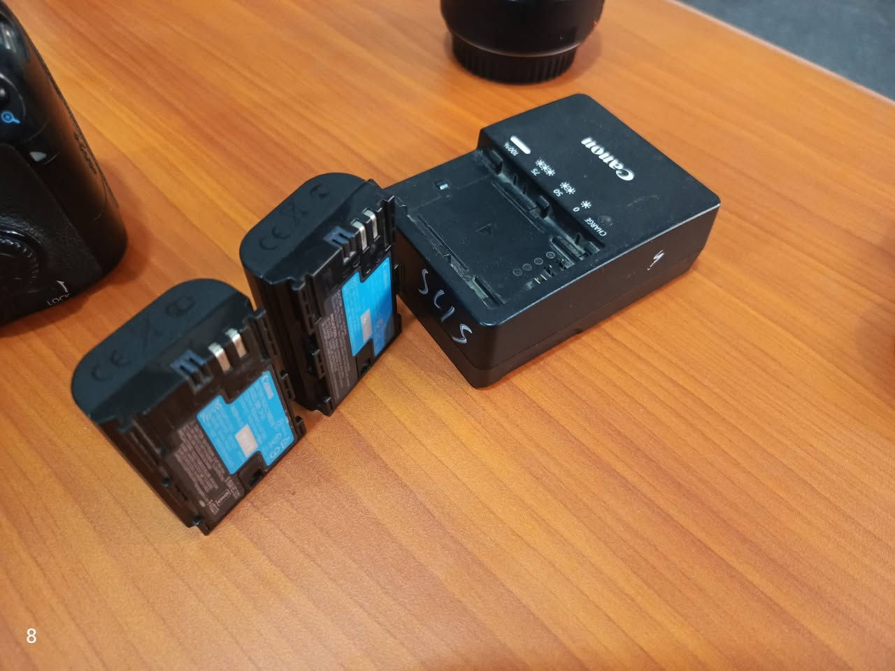كانون 70D للبيع
Canon 70D
٧٠ دي
كاميرة ما بيها اي خلل
وياها بطاريتين اصليات وشاحن 
مع عدسة 50mm f1. 8 كانون
وعدسة ثانية 55-18mm 
تواصل واتساب فقط ***********
مكاني كربلاء
