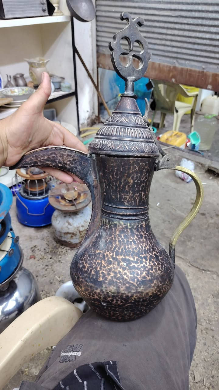 سلام عليكم  قطعه من تحف كمكم نصارني نضيف جدا رتفاع ٥٤ ***********
